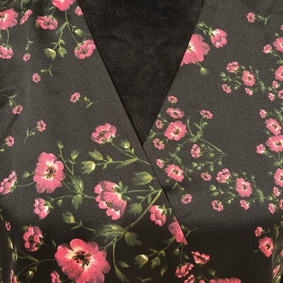 Banana Republic Floral Satin Wrap Top Blouse V-Neck Size M - Picture 9 of 14